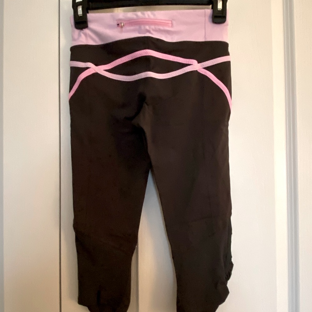 Lululemon size 4 crop pants - knee length
